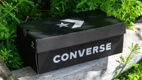 Caja de zapatillas de Converse