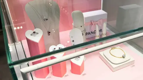 Secci&oacute;n de Pandora en El Corte Ingl&eacute;s