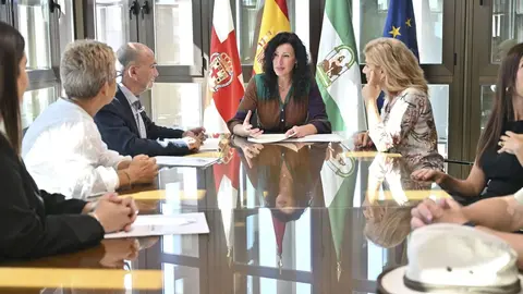 Reuni&oacute;n en la Alcald&iacute;a para la firma de los acuerdos