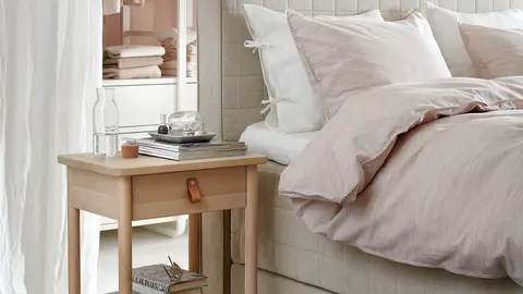 BJ&Ouml;RKSN&Auml;SMesita de noche de Ikea