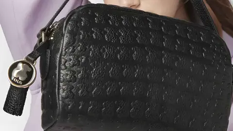 Bandolera Sherton lisa con textura rugosa de Tous en El Corte Ingl&eacute;s