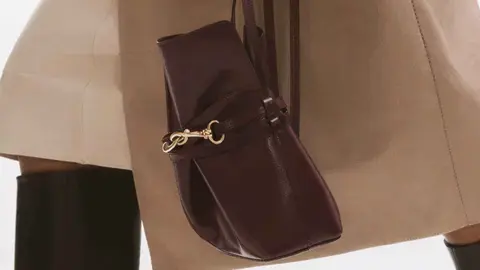 Bolso cruzado efecto bombonera de H&M