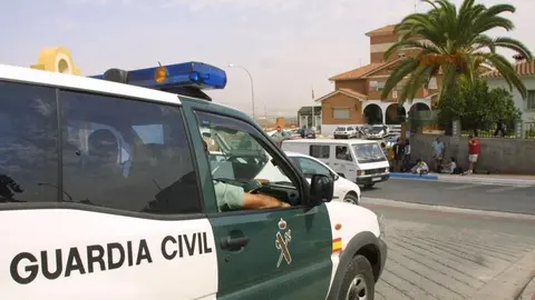 Un veh&iacute;culo de la Guardia Civil en una imagen de archivo (2)