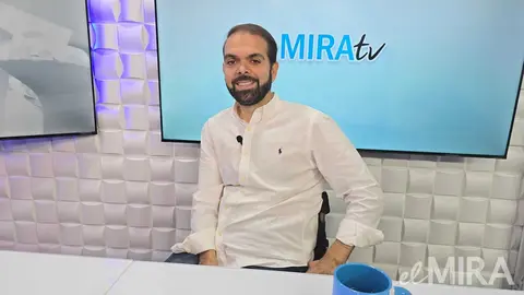 Francisco Zuasti durante la entrevista en MIRA TV