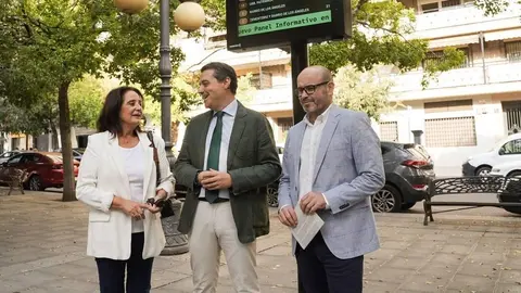 El alcalde de C&oacute;rdoba, Jos&eacute; Mar&iacute;a Bellido, junto al concejal Bernardo Jordano