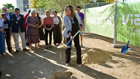 Primera piedra de las obras del IES Lola Flores 2