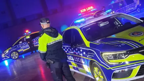 Un coche de la polic&iacute;a local en Sevilla