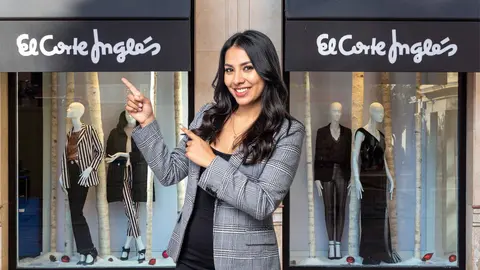 Una mujer a la moda en una tienda de El Corte Ingl&eacute;s
