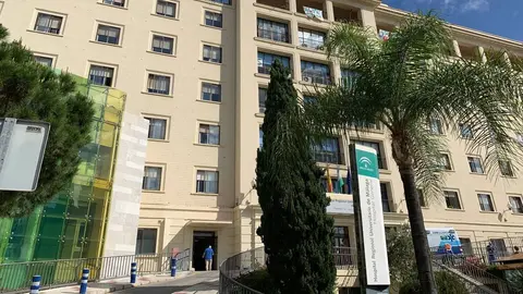 El Hospital Regional de M&aacute;laga, centro al que fue trasladado el octogenario