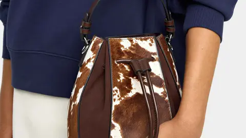 Bolso de mano de piel convertible a bandolera con estampado animal Parfois en El Corte Ingl&eacute;s