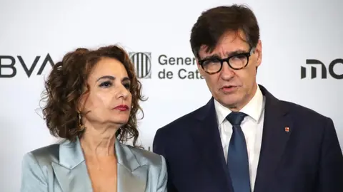 Mar&iacute;a Jes&uacute;s Montero, junto a Salvador Illa, en una imagen de archivo (1)