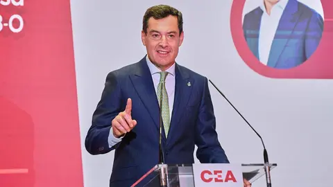 Juanma Moreno ha clausurado el acto por el D&iacute;a de la Empresa  |en Andaluc&iacute;a | Salvador L&oacute;pez Medina