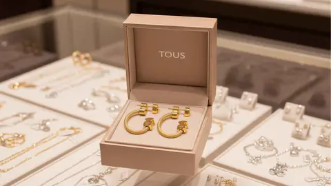 Los &uacute;ltimos pendientes de TOUS se convertir&aacute;n en imprescindibles en tu joyero ba&ntilde;ados en oro