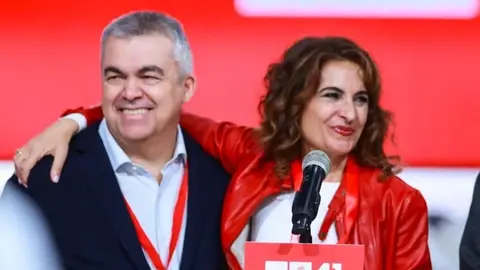 Montero, en una foto de archivo junto a Santos Cerd&aacute;n