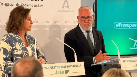 La consejera Catalina Garc&iacute;a, junto al delegado provincial de la Junta en Ja&eacute;n Jes&uacute;s Estrella