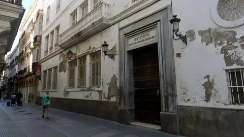 El emblem&aacute;tico edificio de la calle San Francisco de C&aacute;diz