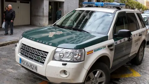 Un veh&iacute;culo de la Guardia Civil, en una imagen de archivo (2)