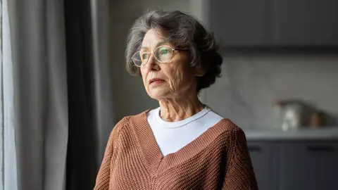 Una pensionista preocupada por el estado de su paga extra de Navidad