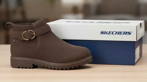 Las mejores botas planas de Skechers para el invierno 2025 que se llevan con vaqueros y vestidos