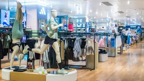 El Corte Ingl&eacute;s se adelanta al Black Friday y rebaja un 30% los pantalones Adidas para llevar con zapatillas