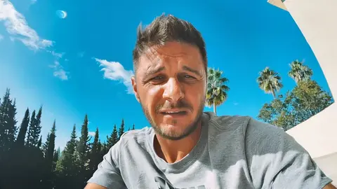 Joaqu&iacute;n S&aacute;nchez demuestra su arte en la cocina con una fideu&aacute; que enamora a su familia