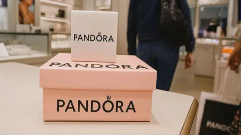 Cajas de joyas en tienda Pandora