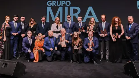 Galardonados de los Premios MIRA 2025 junto a autoridades pol&iacute;ticas | Salvador L&oacute;pez Medina