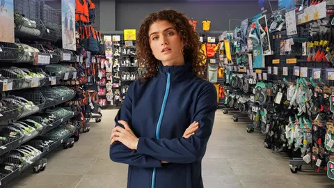 Decathlon tiene las chaquetas de estilo casual para llevar con vaqueros y botas por menos de 23 euros