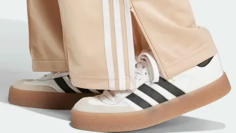 Adidas celebra su Black Friday rebajando sus pantalones y chaquetas de estilo urbano m&aacute;s c&oacute;modos 