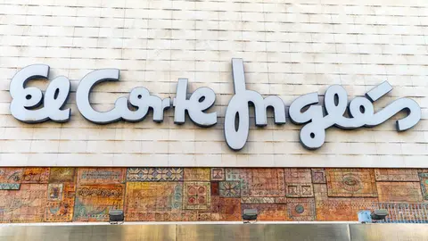 El Corte Ingl&eacute;s apuesta por los abrigos m&aacute;s elegantes de Sfera para llevar con vestidos y botas en invierno