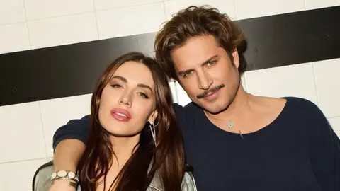 Almudena Naval&oacute;n junto a Manuel Carrasco