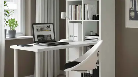 Combinaci&oacute;n escritorio y estanter&iacute;a KALLAX / LAGKAPTEN de Ikea