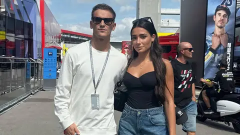 Ana Pelayo junto a Gavi