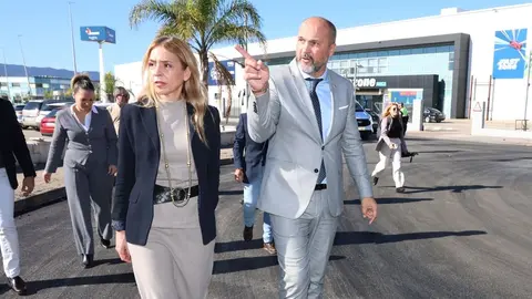 La presidenta de la Diputaci&oacute;n de C&aacute;diz, Almudena Mart&iacute;nez, durante su visita a Los Barrios