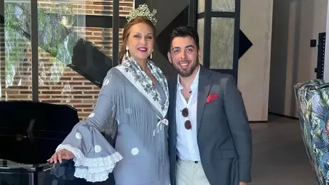 Ni&ntilde;a Pastori junto a su marido, Chaboli