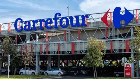 Colas en Carrefour para conseguir el nuevo secador de pelo Remington mejor en calidad-precio que un Dyson