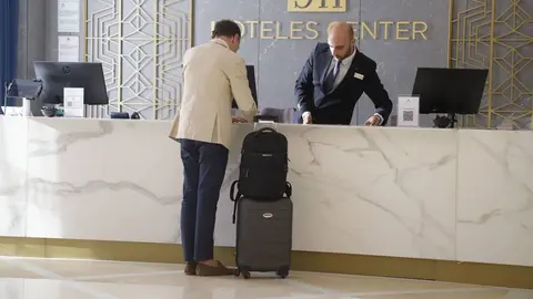 Un ciudadano es atendido en un hotel de C&oacute;rdoba