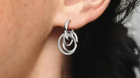 Pandora tiene los pendientes de plata m&aacute;s vendidos c&oacute;modos, vers&aacute;tiles y repletos de circonitas