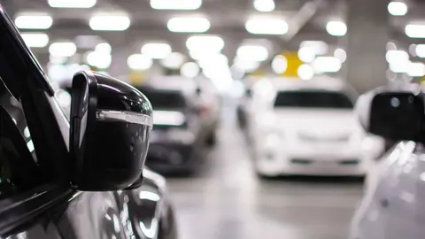 Coches en un p&aacute;rking