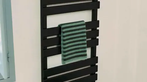 Los radiadores toalleros de Leroy Merlin ideales para ba&ntilde;os modernos en los que hace mucho fr&iacute;o