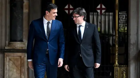 Pedro S&aacute;nchez, en una imagen de archivo junto a Puigdemont (2)