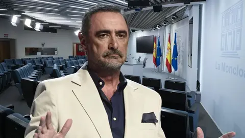 Carlos Herrera analiza la guerra de bloques en la derecha, el auge de Vox y las tensiones internas en el PSOE