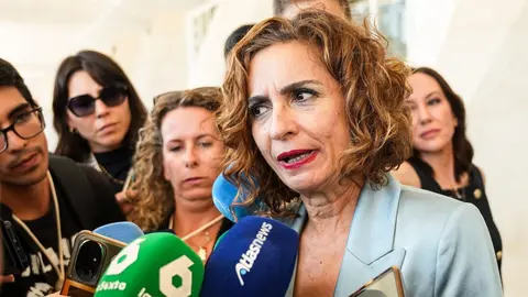 Mar&iacute;a Jes&uacute;s Montero no contempla proyectos de movilidad para Andaluc&iacute;a