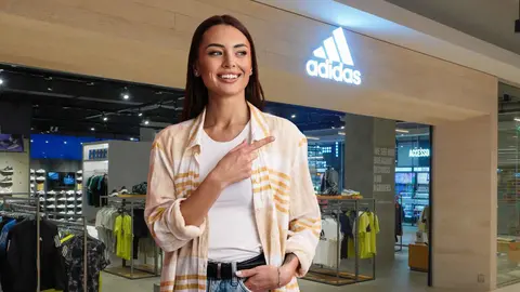Llegan a Adidas los pantalones con estampados m&aacute;s sofisticados para llevar con zapatillas y abrigos