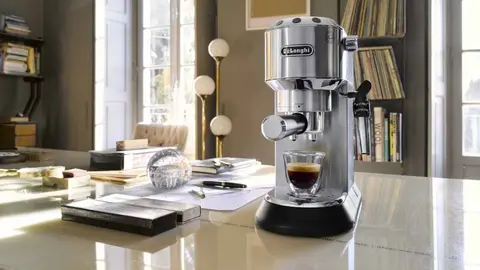 La cafetera autom&aacute;tica que todos desean: De&acute;Longhi Dedica EC685.M con un 30% de descuento en El Corte Ingl&eacute;s