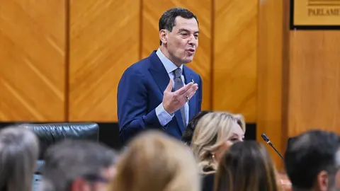 Juanma Moreno, durante su intervenci&oacute;n en la sesi&oacute;n de control del Parlamento | Salvador L&oacute;pez Medina