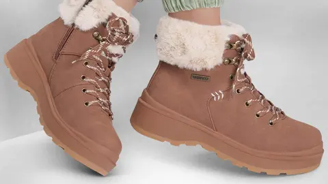 Skechers tiene en sus tiendas las botas waterproof m&aacute;s c&oacute;modas y calentitas para llevar con vaqueros