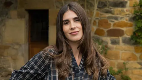 No esperes porque se agotar&aacute;n antes de Navidad 3 blusas de Carrefour elegantes para las comidas de empresa