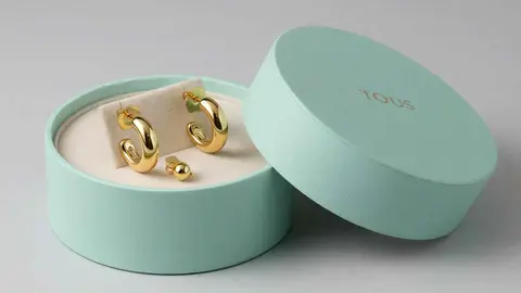 La moda de los pendientes de aro vuelve a TOUS este invierno combinados con &oacute;nix y diamantes