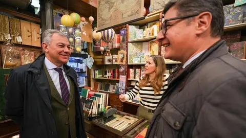 El alcalde de Sevilla, Jos&eacute; Luis Sanz, y el delegado de Comercio, &Aacute;lvaro Pimentel